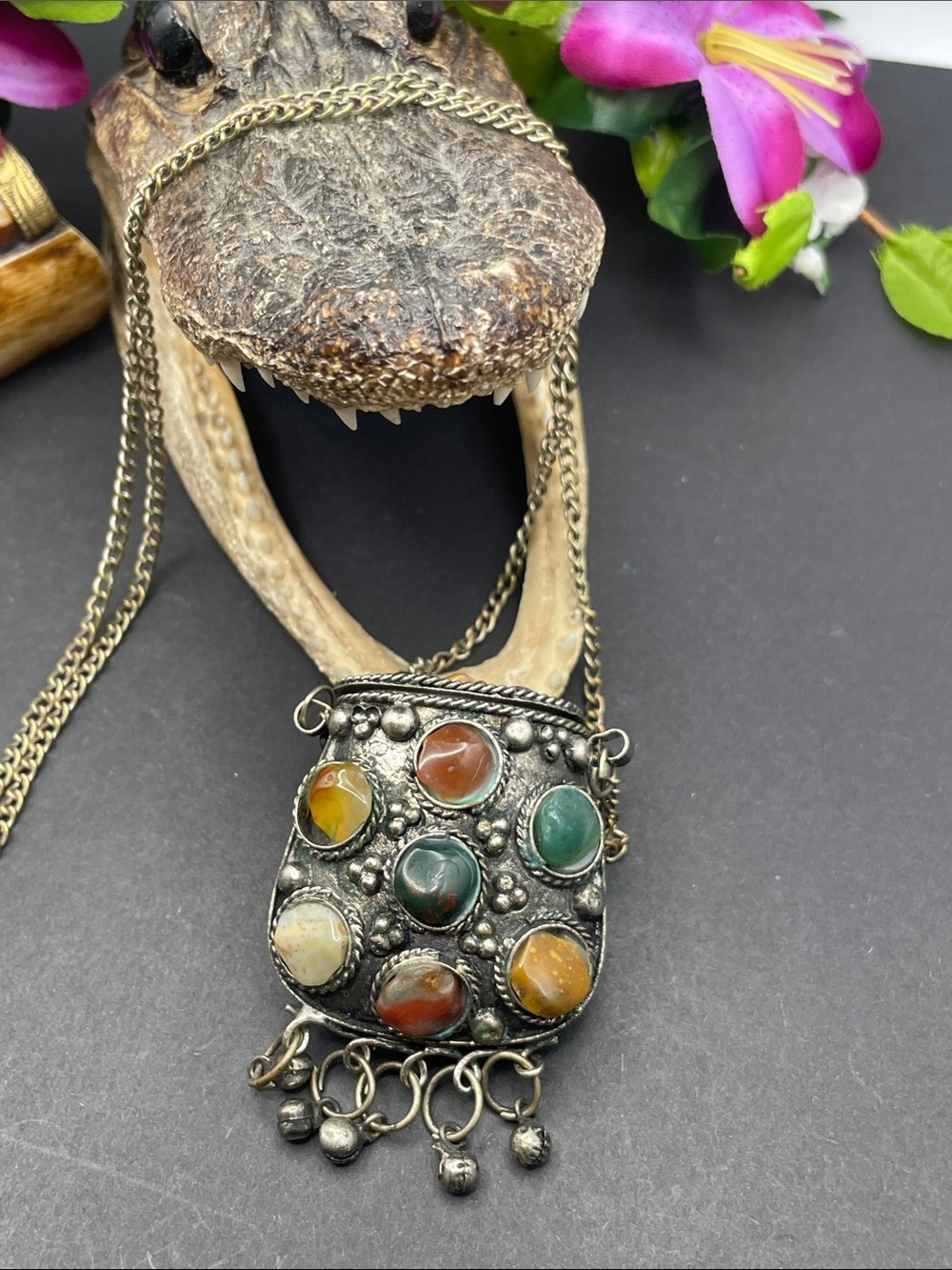 Moroccan pill box pendant necklace vintage C15